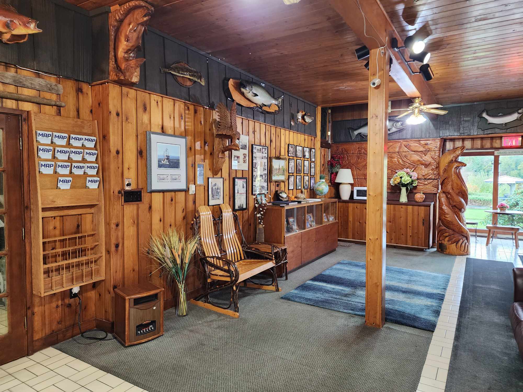 Campbell River Lodge Lobby