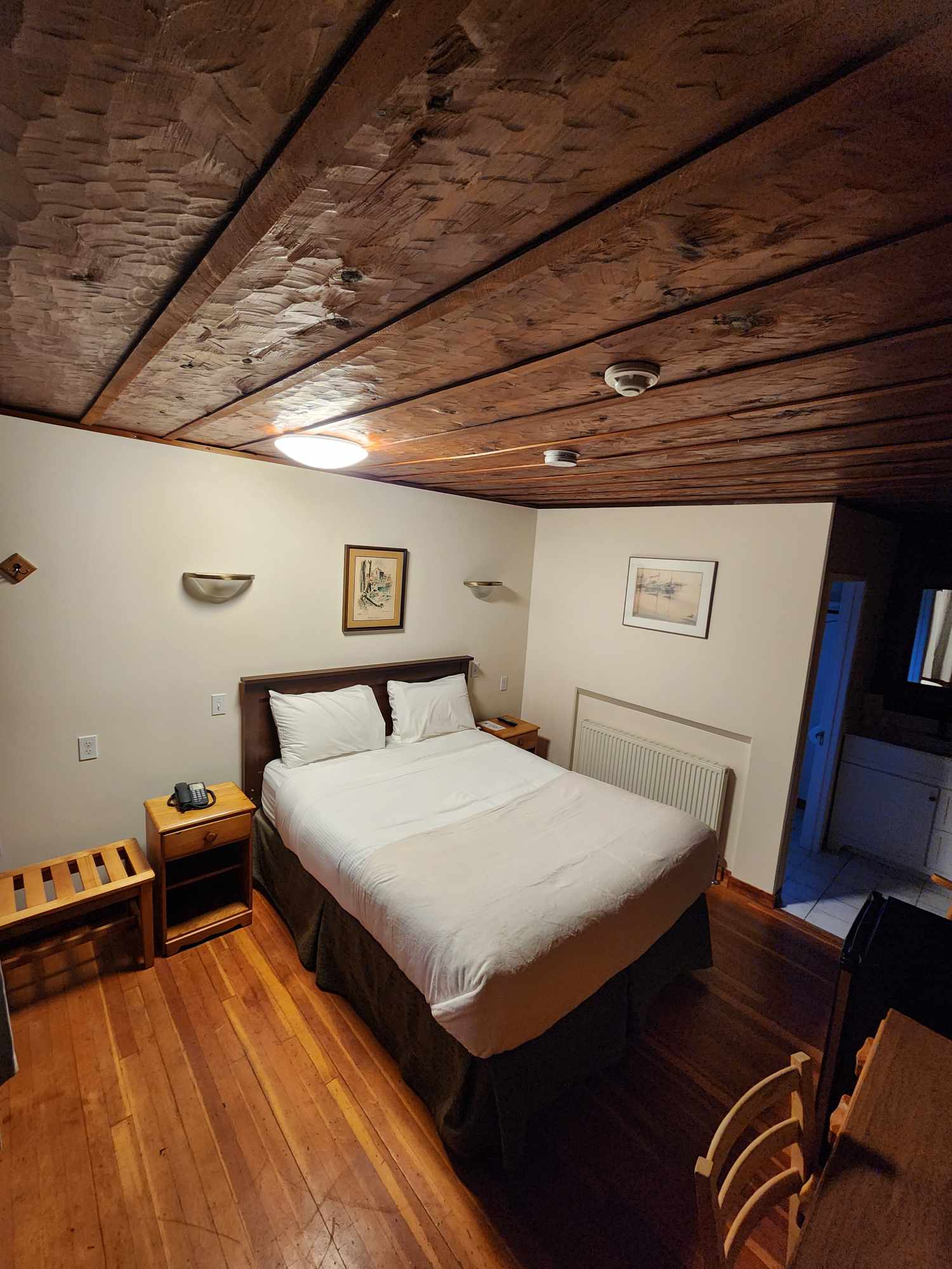 Traditional Log Cabin Room